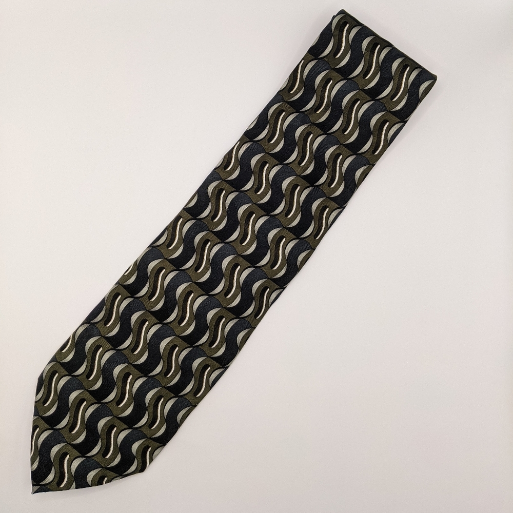 Ziggurat by Mulberry. - Green Geometric Pattern Men's Neck Tie